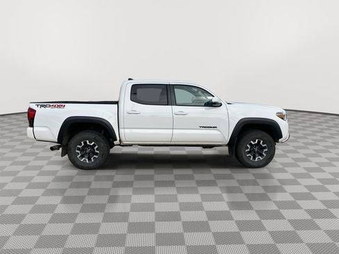 Used 2019 Toyota Tacoma TRD Off-Road image 9