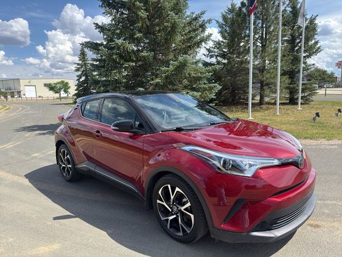 Used 2019 Toyota C-HR Limited FWD image 2