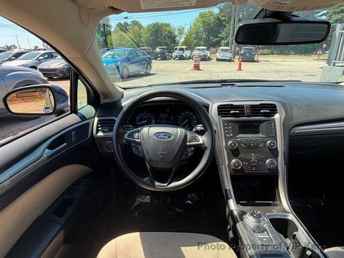 Used 2019 Ford Fusion S FWD image 18