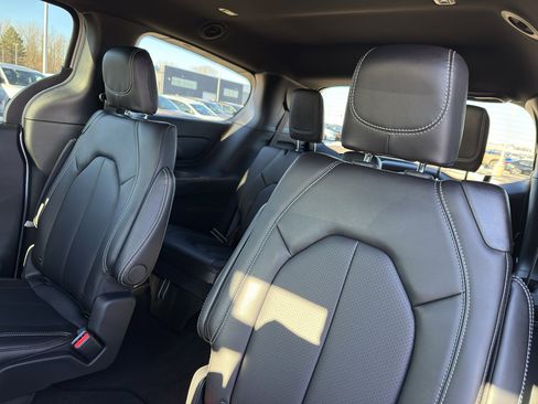 New 2026 Chrysler Pacifica Select FWD image 30