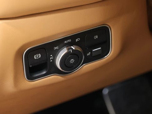 Used 2020 Aston Martin DB11 AMR image 21