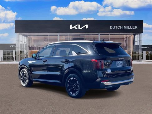 Used 2024 Kia Sorento S image 5