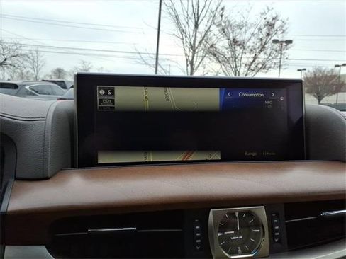 Used 2020 Lexus LX 570 4WD w/ 3rd Row & Luxury Pkg image 26