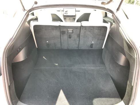 Used 2021 Tesla Model Y Long Range AWD/4WD image 29