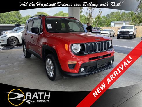 Used 2023 Jeep Renegade Latitude w/ Premium Group AWD/4WD image 4