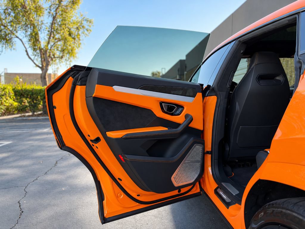 Used 2021 Lamborghini Urus AWD/4WD image 18
