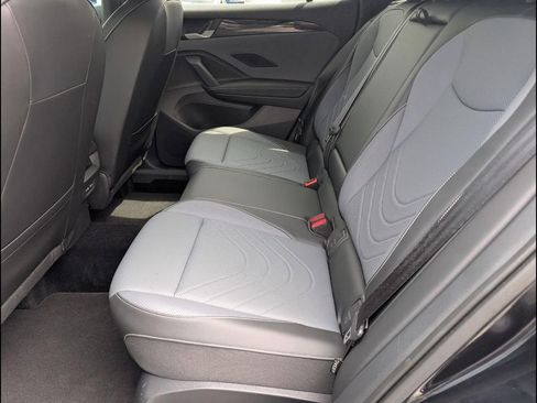 Certified 2025 Volkswagen Tiguan SE R-Line AWD/4WD image 8
