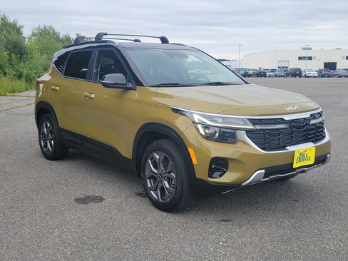 Used 2024 Kia Seltos S AWD/4WD image 3