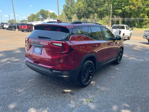 Used 2023 GMC Terrain SLE w/ Driver Convenience Package FWD image 6