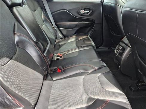 Used 2019 Jeep Cherokee Trailhawk AWD/4WD image 21