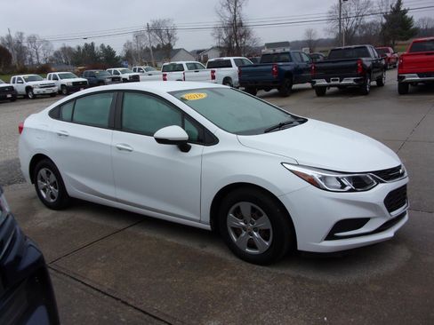 Used 2018 Chevrolet Cruze LS w/ LS Fleet Convenience Package FWD image 3