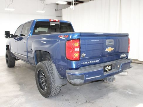 Used 2019 Chevrolet Silverado 2500 High Country w/ Duramax Plus Package AWD/4WD image 7