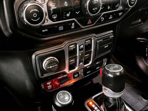 Used 2021 Jeep Wrangler Unlimited Rubicon 4xe w/ Dual Top Group AWD/4WD image 16