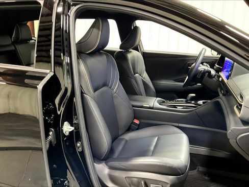 Certified 2025 Toyota Crown Signia image 8