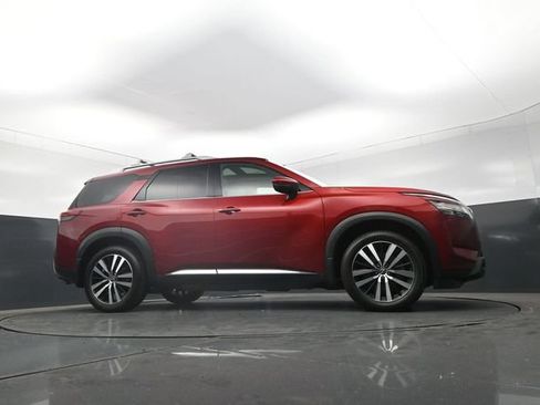 Used 2024 Nissan Pathfinder Platinum FWD image 28