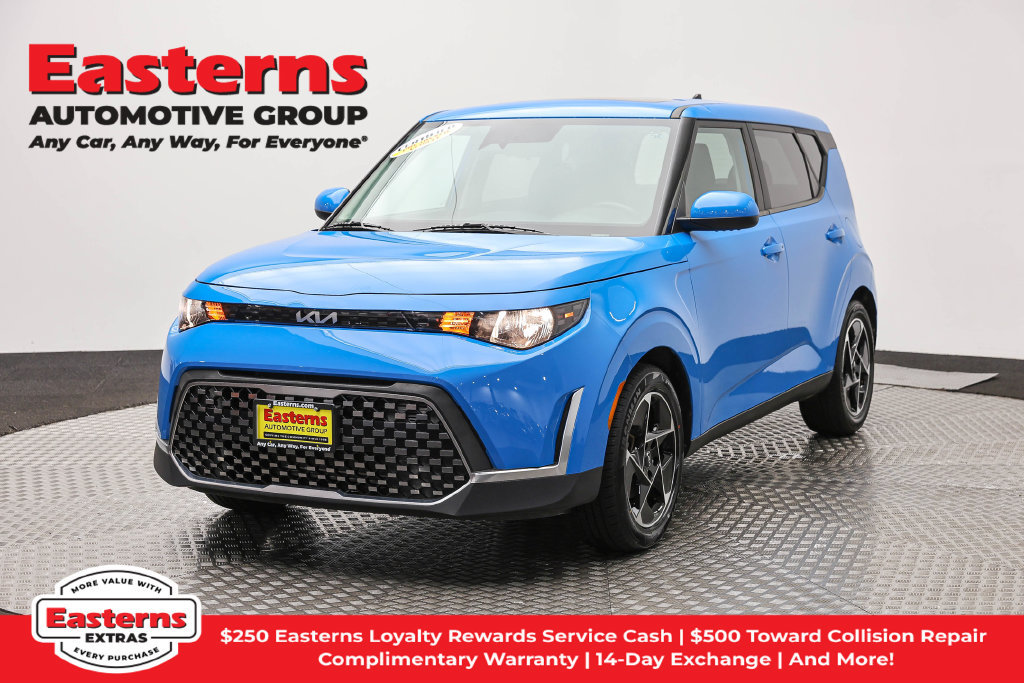 Used 2023 Kia Soul EX FWD image 1