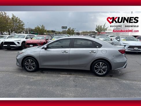 Used 2022 Kia Forte LXS FWD image 13