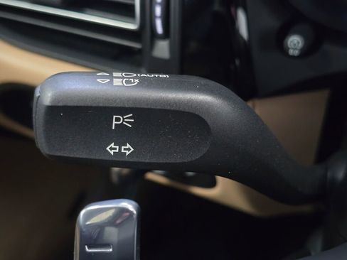 Certified 2025 Porsche Macan image 42