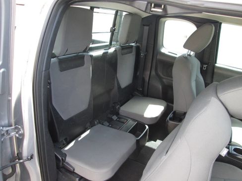 Used 2016 Toyota Tacoma SR5 w/ SR Convenience Package AWD/4WD image 18