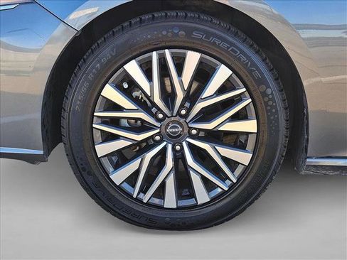 Used 2024 Nissan Altima 2.5 SV image 23