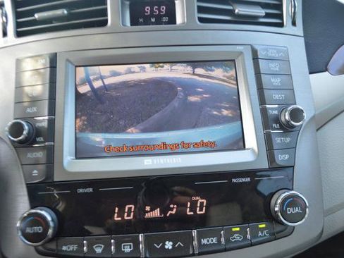 Used 2011 Toyota Avalon Limited FWD image 18