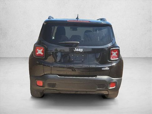 Used 2017 Jeep Renegade Latitude FWD image 7