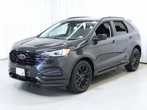 Used 2024 Ford Edge SE w/ Black Appearance Package image 3