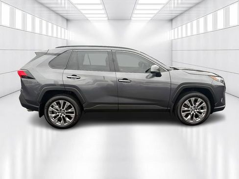 Used 2022 Toyota RAV4 Limited image 4