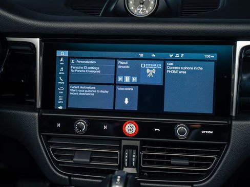 Certified 2026 Porsche Macan AWD/4WD image 27