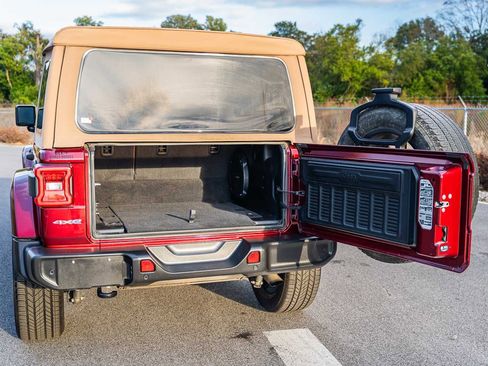 Used 2021 Jeep Wrangler Unlimited Sahara w/ Cold Weather Group image 17