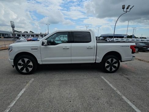 Used 2023 Ford F150 Lightning Platinum AWD/4WD image 4