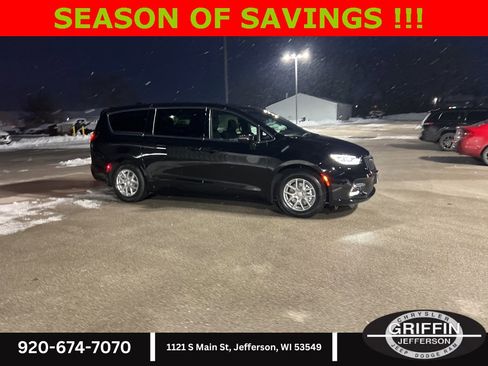 New 2026 Chrysler Pacifica Select image 7