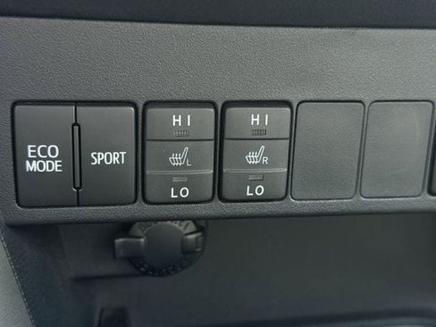 Used 2016 Toyota RAV4 Limited FWD image 22