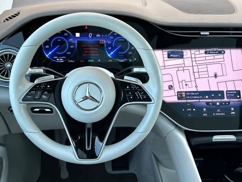 Used 2023 Mercedes-Benz EQS 580 4MATIC SUV image 13