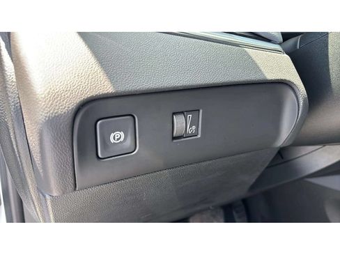 Used 2023 Buick Enclave Essence AWD/4WD image 23