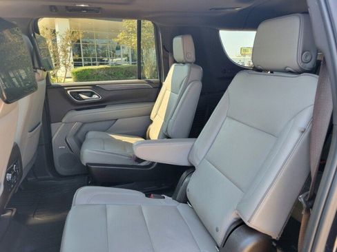 Used 2021 GMC Yukon XL SLT w/ SLT Premium Package image 26