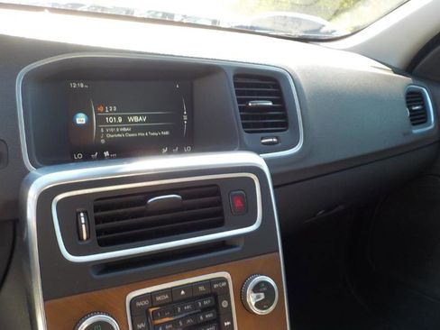 Used 2016 Volvo S60 T5 Premier image 16