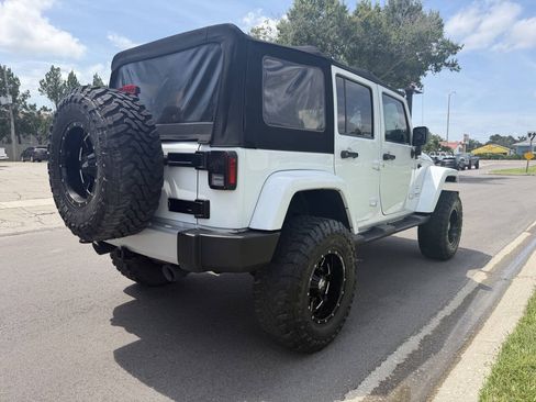 Used 2017 Jeep Wrangler Unlimited Sahara w/ Max Tow Package AWD/4WD image 3