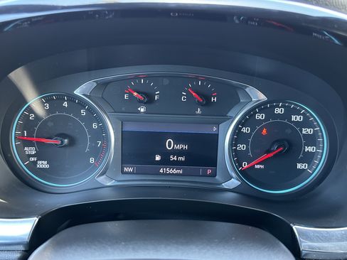 Used 2023 Chevrolet Traverse LT FWD image 30