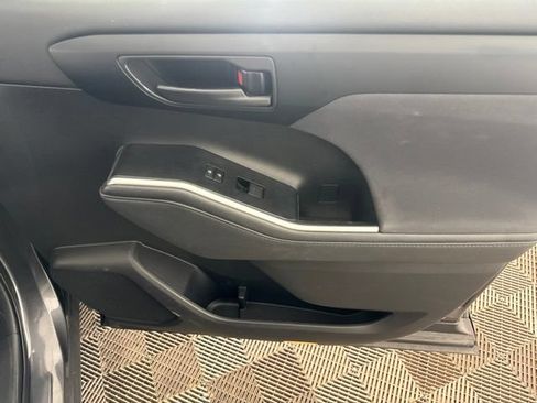 Used 2020 Toyota Highlander LE AWD/4WD image 19