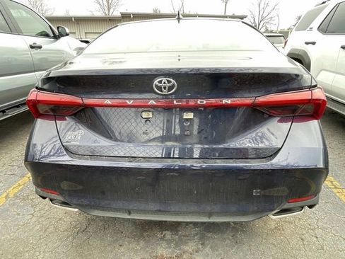 Used 2022 Toyota Avalon XLE w/ Moonroof Package image 3