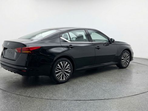 Used 2025 Nissan Altima 2.5 SV FWD image 9