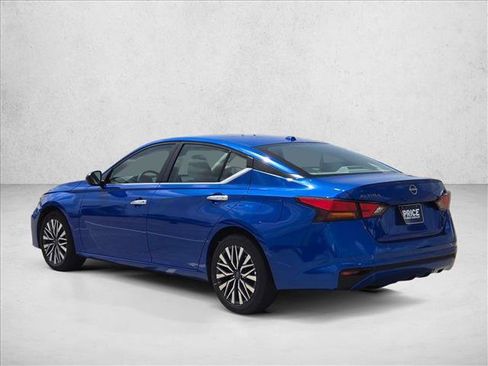 Used 2025 Nissan Altima 2.5 SV FWD image 8