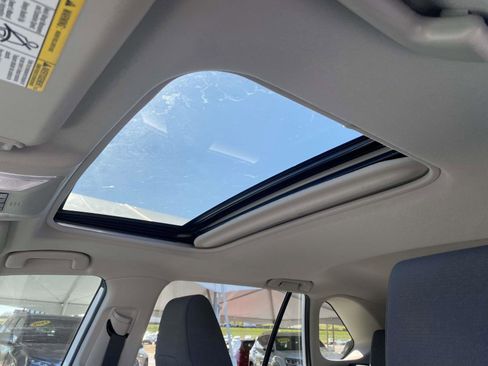 Used 2021 Toyota RAV4 XLE w/ Convenience Package image 4