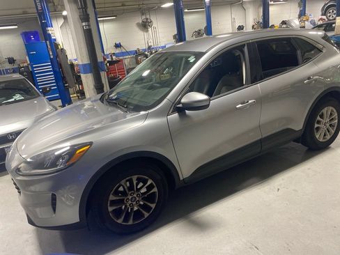 Used 2021 Ford Escape SE w/ Convenience Package FWD image 13