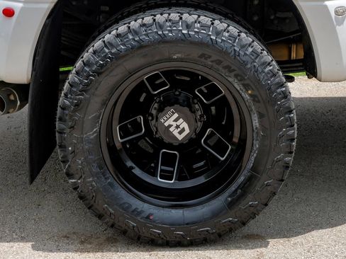 Used 2021 Ford F350 Platinum w/ FX4 Off-Road Package AWD/4WD image 61