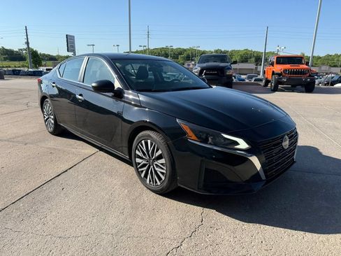 Used 2024 Nissan Altima 2.5 SV FWD image 33