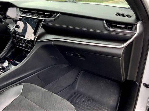 Used 2023 Jeep Grand Cherokee L Laredo image 16