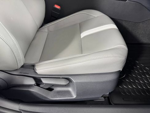 Used 2025 Toyota Camry SE FWD image 38