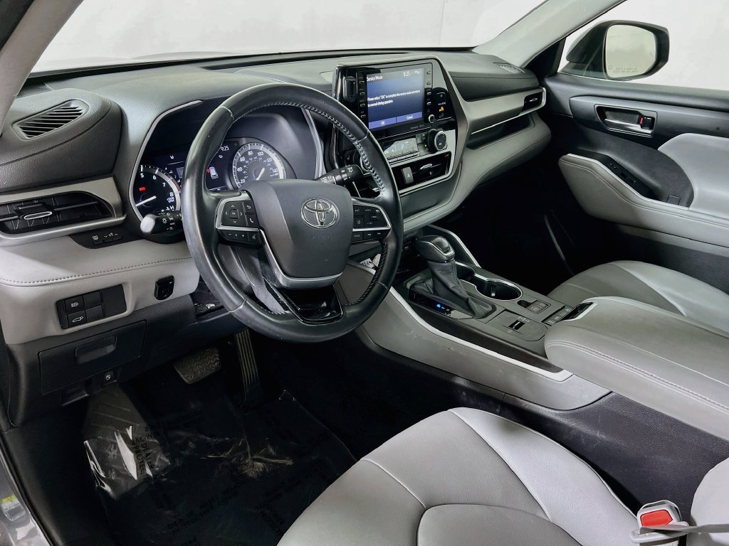 Certified 2020 Toyota Highlander XLE FWD image 9